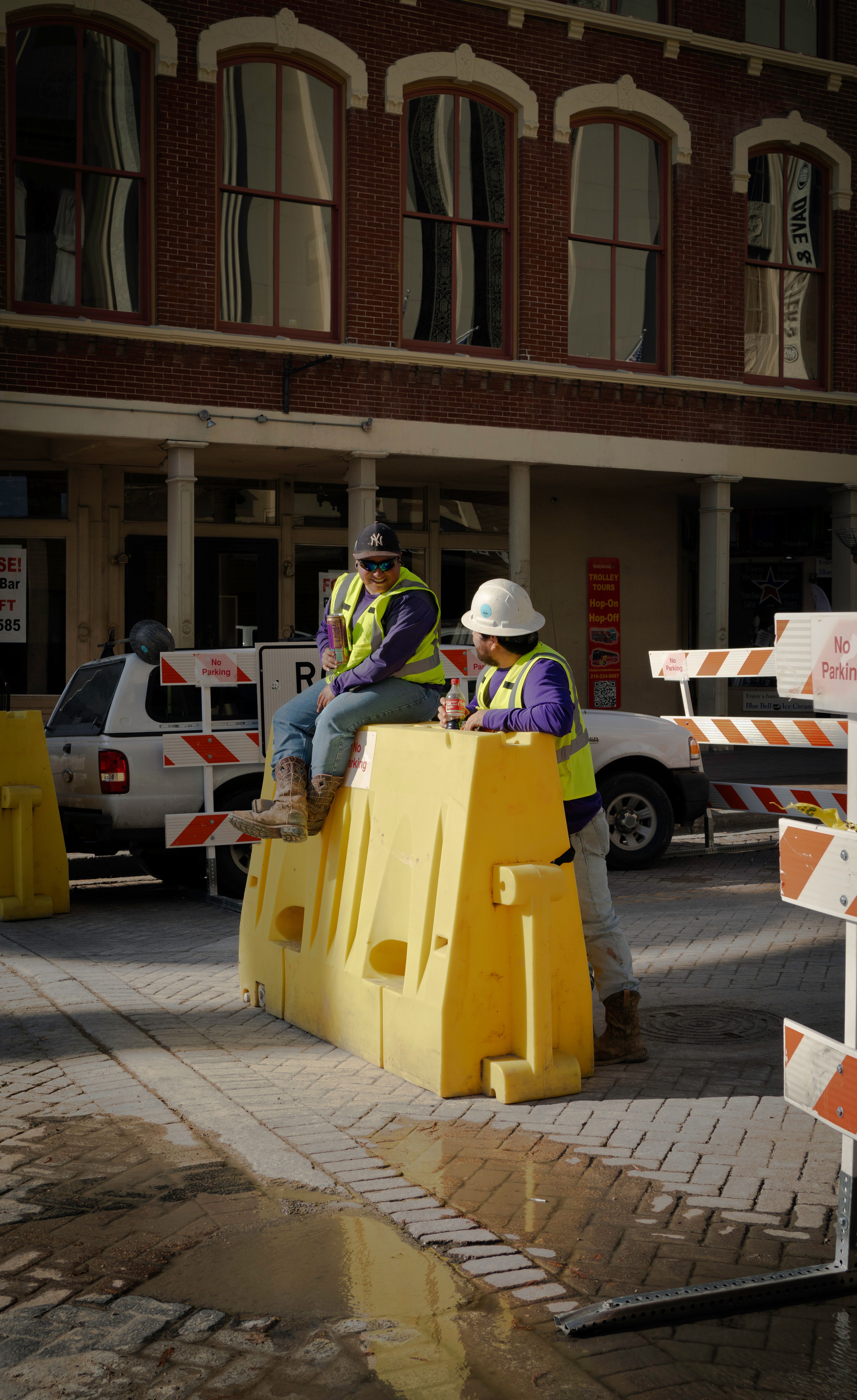Excavation and earthwork equipment
